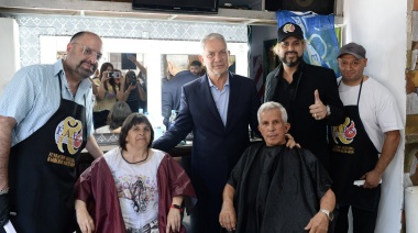 Inauguran en La Plata la primera barbería solidaria del país