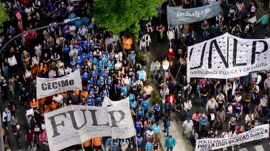 Masiva movilización en La Plata: estudiantes y docentes exigen presupuesto universitario