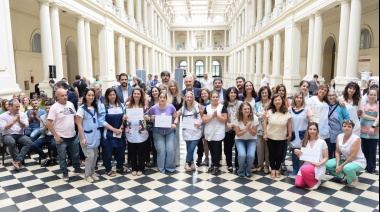 Alak y Sileoni entregaron equipamiento a instituciones educativas de la ciudad