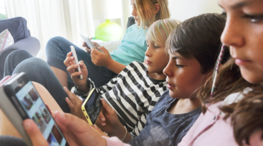 Australia quiere prohibir redes sociales a menores de 16 años
