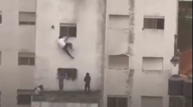 Se incendió un Hotel en Mar del Plata y los huéspedes saltaron por la ventana huyendo del fuego