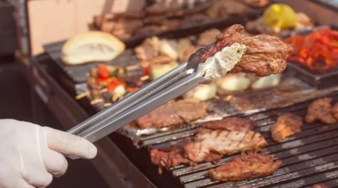 Falleció el parrillero y obligaron a los compañeros a seguir trabajando con el cuerpo en el restaurant