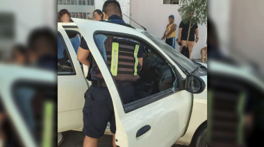 Dejaron a un bebé en la camioneta para ir a bailar: la Policía lo rescató y la madre apareció ebria