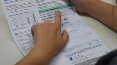 La Justicia respalda a Caputo y prohíbe tasas municipales en facturas de servicios