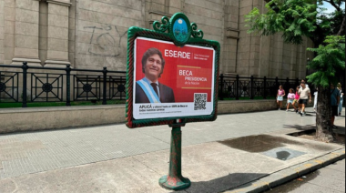 Javier Milei promociona una beca universitaria y reaviva sospechas de conflicto de interés