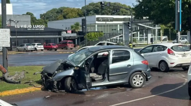 Chocó a alta velocidad contra un poste en La Plata y sobrevivió junto a sus acompañantes