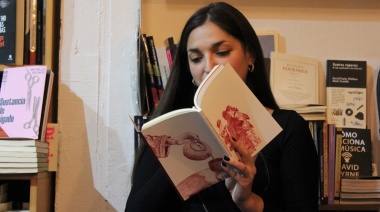 Se presenta el libro "Parece sangre en el paño blanco impecable", de Gilda Izurieta