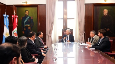 Alak y el cónsul de Perú en La Plata se reunieron con el objetivo de fortalecer lazos culturales y comunitarios