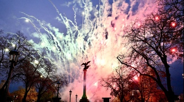 Festejos y show para celebrar la restauración de de Plaza Italia