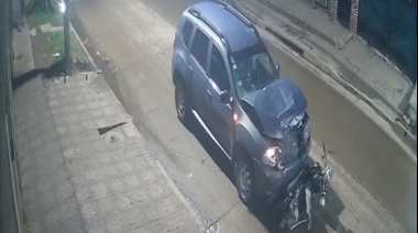 Un conductor ebrio atropelló, arrastró y mató a una mujer que conducía una moto