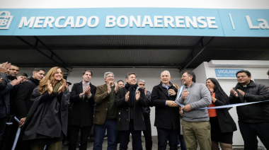 Alak y Kicillof inauguraron un mercado bonaerense fijo: los platenses podrán ahorrar un 40% con Cuenta DNI
