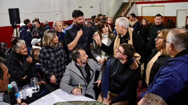 Alak se reunió con vecinos de Los Hornos para analizar obras pendientes y evaluar las ejecutadas