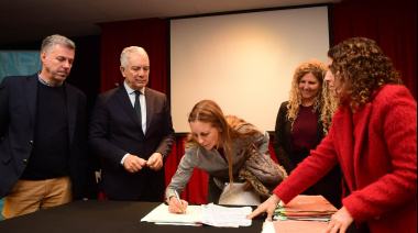 Alak y empresas locales firmaron las escrituras del Parque Industrial II