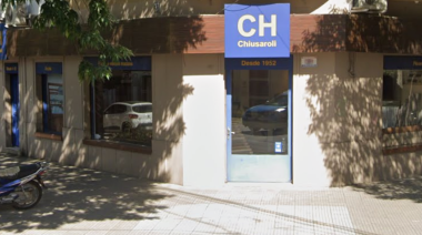 Violento asalto en una cafetería platense: golpearon a una empleada y huyeron en moto