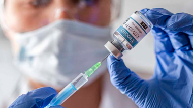 COVID-19: quiénes deben vacunarse y cada cuánto según edad y nivel de riesgo