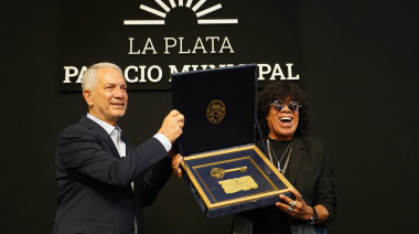 En la previa su recital, la "Mona" Jiménez fue declarado Visitante Ilustre de La Plata