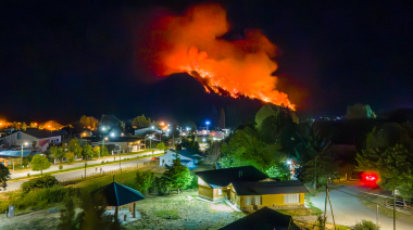 El incendio de Puerto Patriada avanzó hasta Epuyén y cubre de humo a toda la Comarca Andina