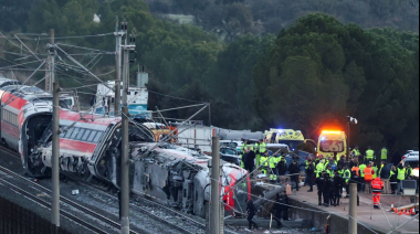 39 muertos y 152 heridos tras el descarrilamiento de un tren de alta velocidad en España