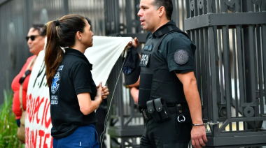 El Policía Federal que se encadenó a Casa Rosada ratificó sus denuncias de corrupción en la fuerza
