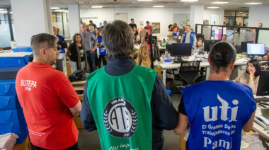 Marcha al PAMI La Plata por pagos atrasados