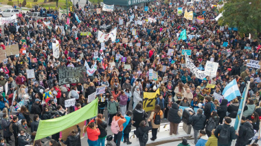 Emergencia educativa en el Interior del país básicos de 304 mil paritarias vacias, represión y se viene el chubutazo