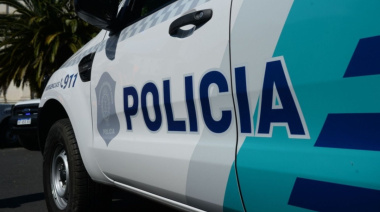 Violento asalto bajo la lluvia: una mujer fue atacada por motochorros en Los Hornos y crece el temor vecinal