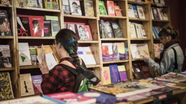 Alarma en el sector editorial: librerías platenses se declaran en emergencia ante el posible desarme de la Ley del Libro
