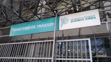 Tensión en el centro de La Plata: corte y piquete frente a la sede del Ministerio de Trabajo
