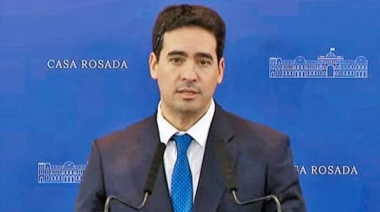 Cortocircuito total en el gabinete: enojo en Economía por los ruidos que empujan la dolarización