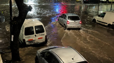 Las intensas lluvias en La Plata provocaron graves inundaciones y dejaron zonas totalmente anegadas