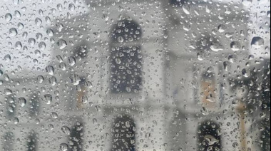 Lunes gris y pasado por agua en La Plata: rige un alerta por tormentas y lluvias intensas para toda la jornada