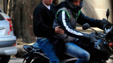 Dos motochorros saquearon un comercio en Barrio Aeropuerto y la oposición apuntó contra el ministro Alak y el gobernador Kicillof
