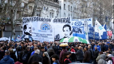 El sindicalismo y los movimientos sociales copan la Plaza de Mayo: cuándo y por qué marchan contra las deudas bancarias