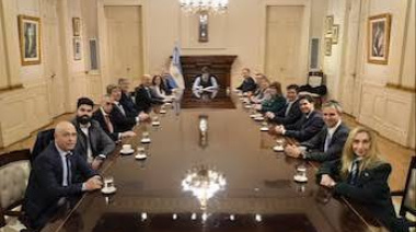 Milei sale del encierro y encabeza una reunión de gabinete después de 45 días