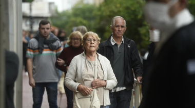 El costo de los alquileres obliga a miles de adultos mayores a postergar su retiro definitivo