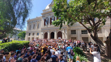 Los docentes de la UNLP vuelven a parar y se movilizan en reclamo de un aumento salarial del 33%