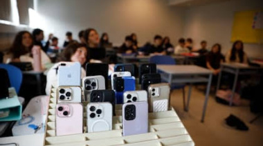 La Provincia prohíbe usar el celular en secundarias públicas y privadas