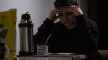 Sueldos que no llegan: el 72% de los menores de 40 años agota sus ingresos antes del día 20