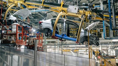 Automotriz de Fiat, Peugeot y Citroën frena su producción por siete semanas