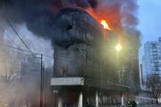 Violento incendio en un depósito de electrodomésticos: evacuaron vecinos por riesgo de derrumbe