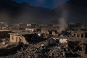 812 muertos y 2.817 heridos por un fuerte terremoto en Afganistán