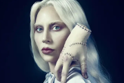 Lady Gaga se suma a Merlina como la enigmática Rosaline Rotwood
