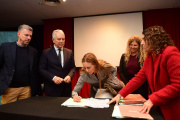Alak y empresas locales firmaron las escrituras del Parque Industrial II