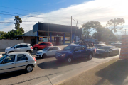 Se disfrazaron de policías y robaron $4 millones y una camioneta en La Plata