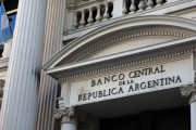 El Banco Central vendió US$ 45 millones para mantener el dólar dentro de la banda acordada con el FMI