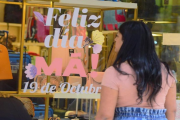 Se desplomaron las ventas por el Día de la Madre: el ticket promedio no alcanzó ni para comprar una remera
