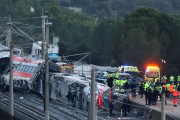 39 muertos y 152 heridos tras el descarrilamiento de un tren de alta velocidad en España