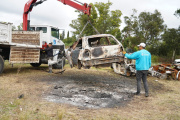 La Municipalidad ya retiró 170 autos quemados y abandonados en la vía pública