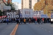 Recorte de planes y protestas: cae el consumo y crece la tensión en La Plata