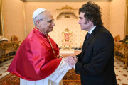 El nuevo nuncio de la Santa Sede arribó al país para coordinar la histórica llegada de León XIV